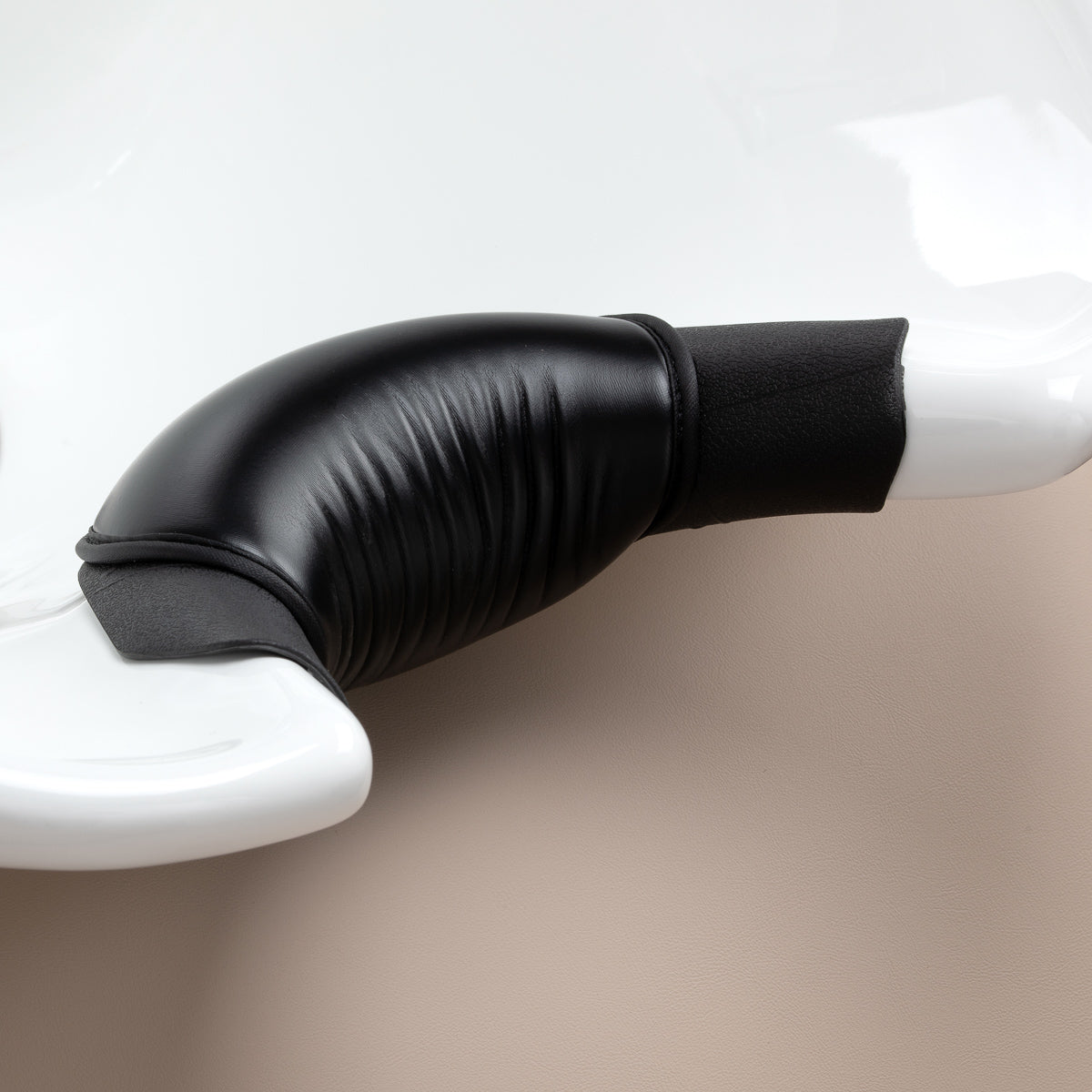 Gabbiano Ines Elektryczna Myjnia Fryzjerska Z Masażem – Beżowa · Podpora karku
